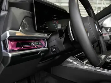 BMW 740 d xDrive B&W