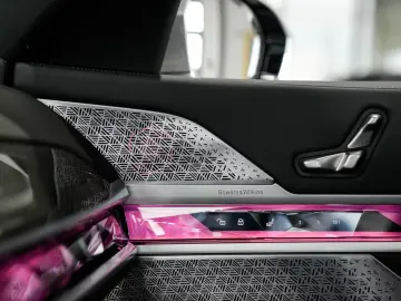 BMW 740 d xDrive B&W