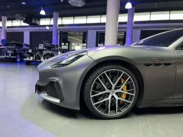 MASERATI MY24 Granturismo Trofeo Grigio Maratea Matt Neue