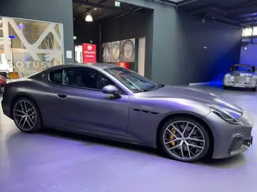 MASERATI MY24 Granturismo Trofeo Grigio Maratea Matt Neue