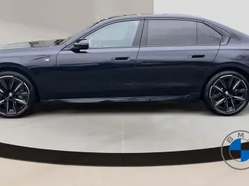 BMW 740 d xDrive M Sport 21  AHK