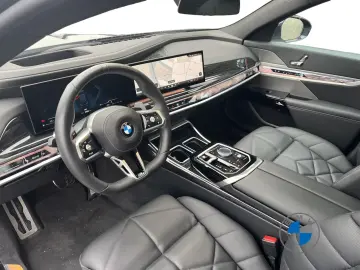 BMW 740 d xDrive M Sport 21  AHK