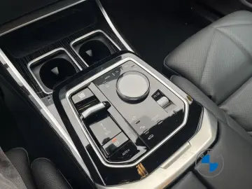 BMW 740 d xDrive M Sport 21  AHK