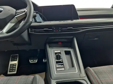 VW Golf VIII GTI 2.0 TSI DSG AHK RüKa Matrix ACC