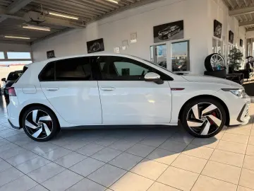 VW Golf VIII 2.0TSI Lim. GTI DSG AMBIENTE NAVI DAB