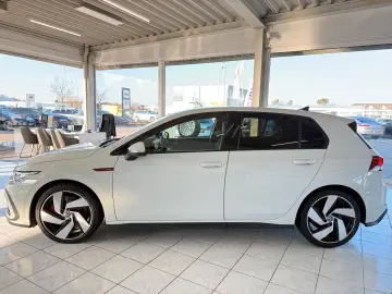 VW Golf VIII 2.0TSI Lim. GTI DSG AMBIENTE NAVI DAB