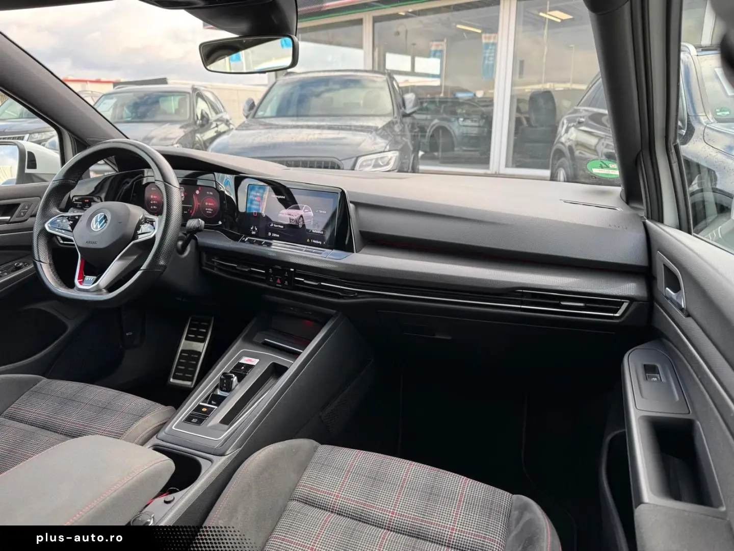 VW Golf VIII 2.0TSI Lim. GTI DSG AMBIENTE NAVI DAB