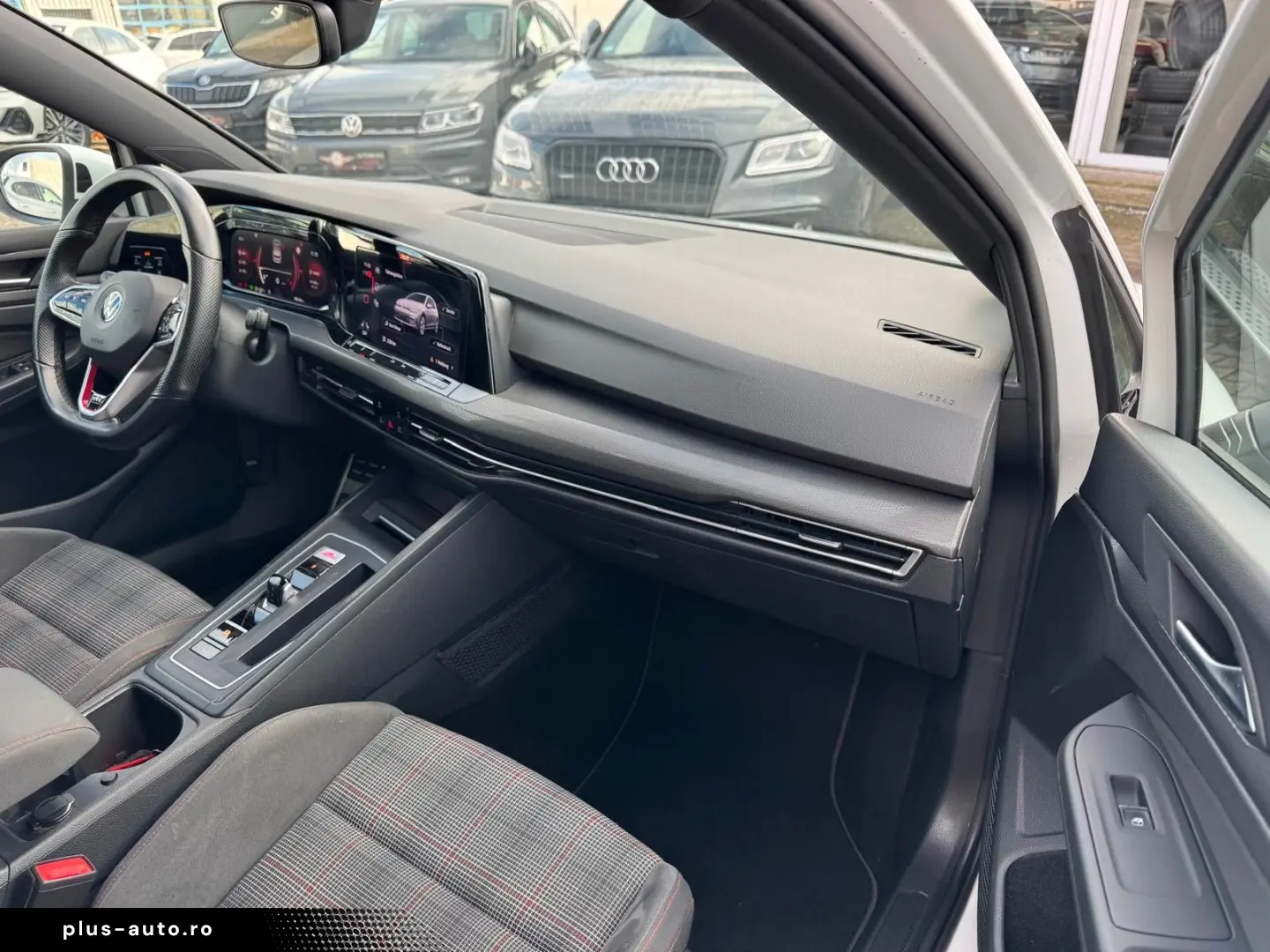 VW Golf VIII 2.0TSI Lim. GTI DSG AMBIENTE NAVI DAB