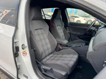 VW Golf VIII 2.0TSI Lim. GTI DSG AMBIENTE NAVI DAB