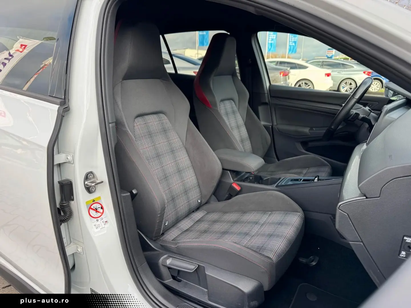 VW Golf VIII 2.0TSI Lim. GTI DSG AMBIENTE NAVI DAB