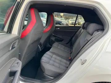 VW Golf VIII 2.0TSI Lim. GTI DSG AMBIENTE NAVI DAB