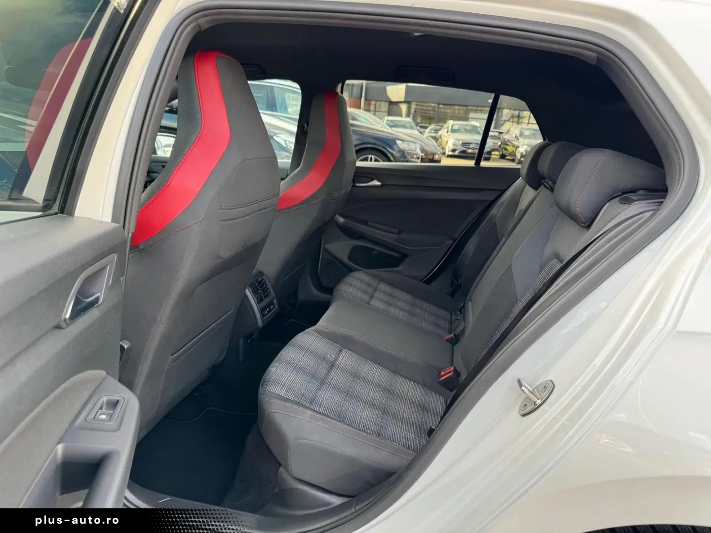 VW Golf VIII 2.0TSI Lim. GTI DSG AMBIENTE NAVI DAB