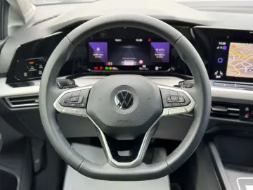 VW Golf VIII Lim. Life eTSI LED Ambilight ACC Spur