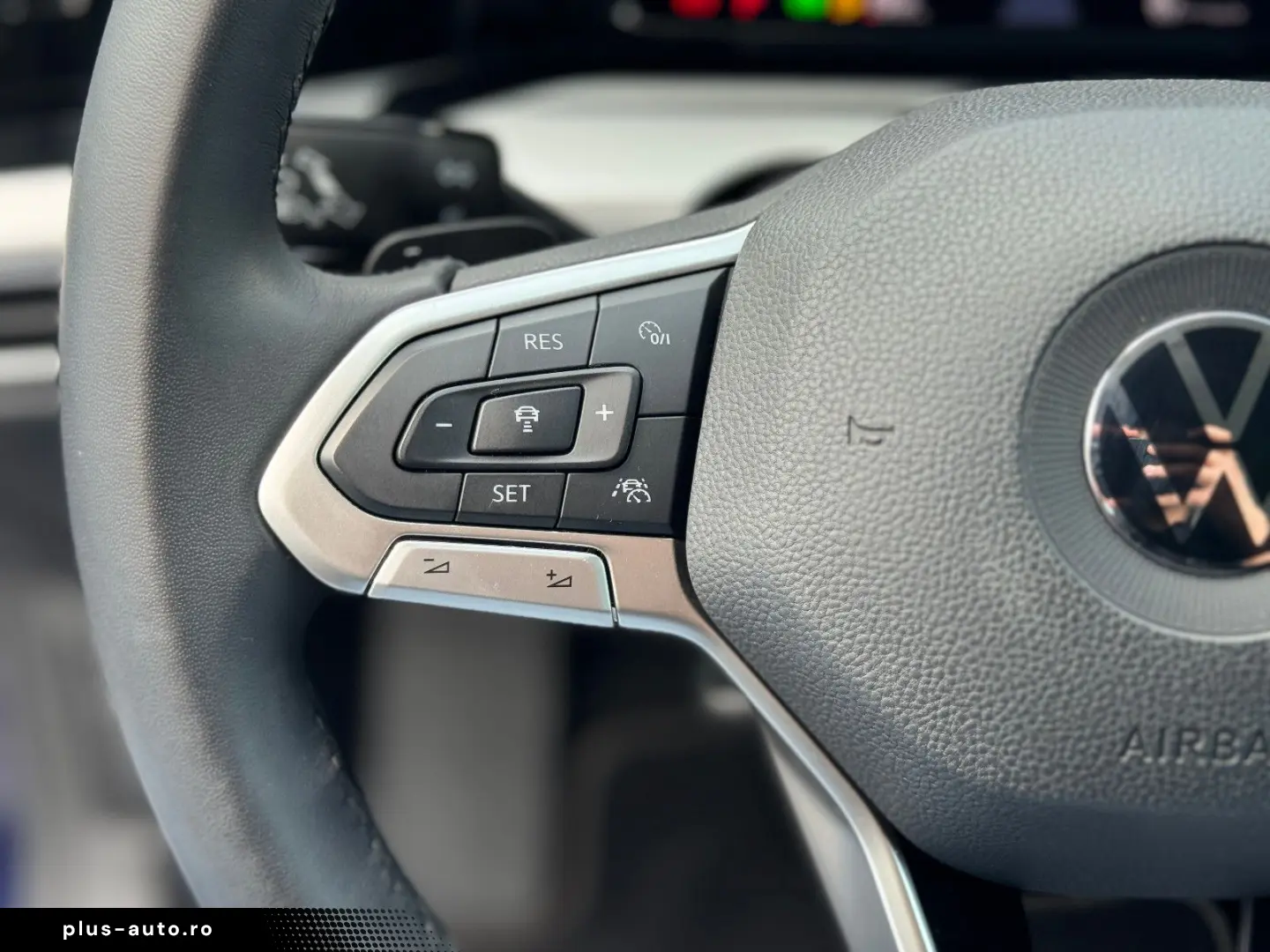 VW Golf VIII Lim. Life eTSI LED Ambilight ACC Spur