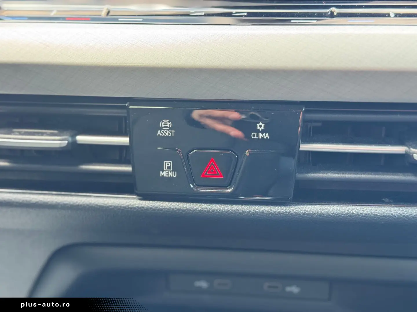 VW Golf VIII Lim. Life eTSI LED Ambilight ACC Spur