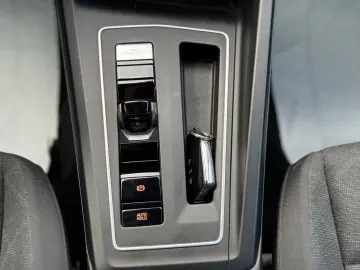 VW Golf VIII Lim. Life eTSI LED Ambilight ACC Spur