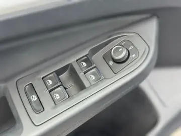 VW Golf VIII Lim. Life eTSI LED Ambilight ACC Spur