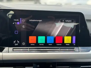 VW Golf VIII Lim. Life eTSI LED Ambilight ACC Spur