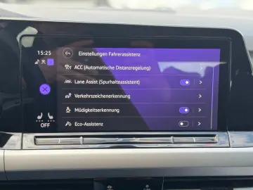 VW Golf VIII Lim. Life eTSI LED Ambilight ACC Spur