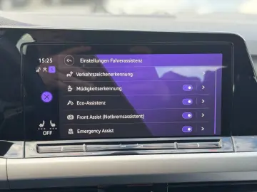 VW Golf VIII Lim. Life eTSI LED Ambilight ACC Spur