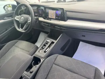 VW Golf VIII Lim. Life eTSI LED Ambilight ACC Spur