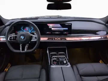 BMW 740 d xDr M Sport AHK StHz SkyL