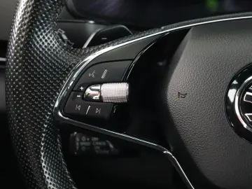 SKODA KAROQ SPORTLINE 1.5TSI DSG ANHÄNGERKUPPLUNG 19