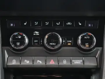 SKODA KAROQ SPORTLINE 1.5TSI DSG ANHÄNGERKUPPLUNG 19