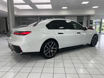 BMW 740 d xD M-Sport PANO-SKY ICONIC