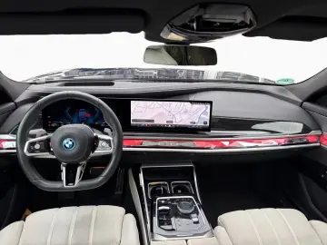 BMW 750 e xDrive M-Sport SkyLounge DA