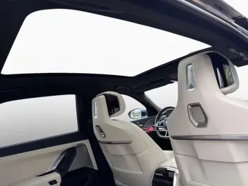 BMW 750 e xDrive M-Sport SkyLounge DA