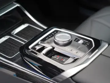 BMW 740 d xDrive M Sport SKYLOUNGE LUFT