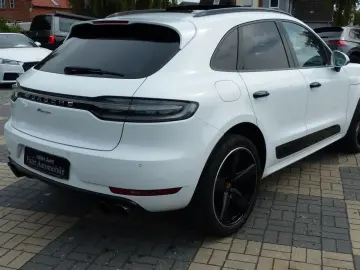 PORSCHE Macan 2.0 Sport Design Pano 21Zoll el.AHK