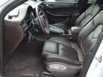 PORSCHE Macan 2.0 Sport Design Pano 21Zoll el.AHK