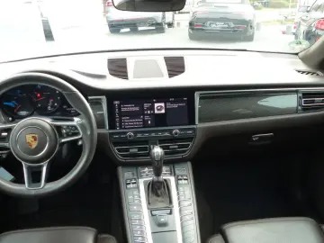 PORSCHE Macan 2.0 Sport Design Pano 21Zoll el.AHK