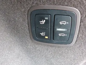 PORSCHE Macan 2.0 Sport Design Pano 21Zoll el.AHK