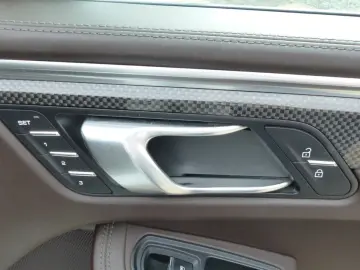 PORSCHE Macan 2.0 Sport Design Pano 21Zoll el.AHK