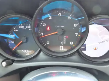 PORSCHE Macan 2.0 Sport Design Pano 21Zoll el.AHK