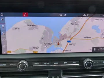 PORSCHE Macan 2.0 Sport Design Pano 21Zoll el.AHK