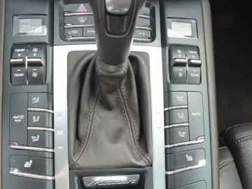 PORSCHE Macan 2.0 Sport Design Pano 21Zoll el.AHK