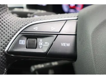 AUDI Q8 50 TDI quattro S line Navi Matrix AHK HUD