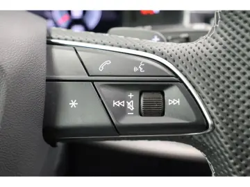 AUDI Q8 50 TDI quattro S line Navi Matrix AHK HUD