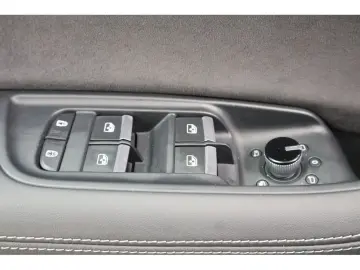 AUDI Q8 50 TDI quattro S line Navi Matrix AHK HUD