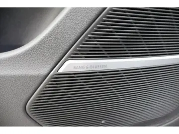 AUDI Q8 50 TDI quattro S line Navi Matrix AHK HUD