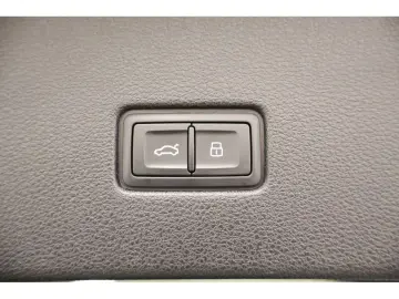 AUDI Q8 50 TDI quattro S line Navi Matrix AHK HUD