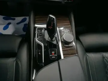 BMW 530 d xDrive Luxury Line Lim. LASER Leder RfK