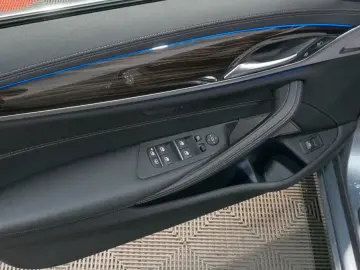 BMW 530 d xDrive Luxury Line Lim. LASER Leder RfK