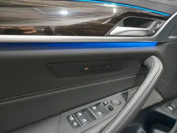 BMW 530 d xDrive Luxury Line Lim. LASER Leder RfK