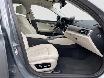 BMW 530d xDrive Limousine LiveCockpitProf Head-Up