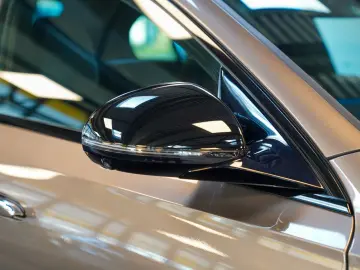 MERCEDES-BENZ E 300 de AMG Line Night samtbraun Burm&hellip;